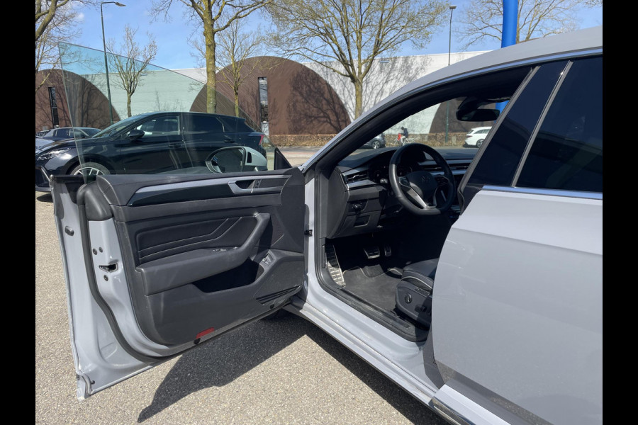 Volkswagen Arteon Shooting Brake 1.4 TSI eHybrid R-Line BINNEN + BUITEN PANO| NAPPALEDER SPORTSTOELEN| ELEK. STOEL MET MEMORY| ELEK. ACHTERKLEP| ACHTERBANK VERWARMD| CAMERA| STOELVERWARMING| CARPLAY| DODE HOEK SENSOR