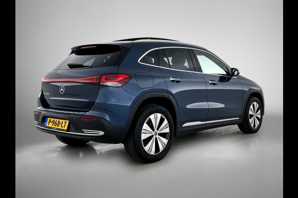 Mercedes-Benz EQA 250 Business Solution Luxury 67 kWh Panoramadak | Lichtmetalen velgen | donkerglas vanaf B style | Navigatie | Parking support | Inclusief 24 maanden MB Certified garantie voor Europa.