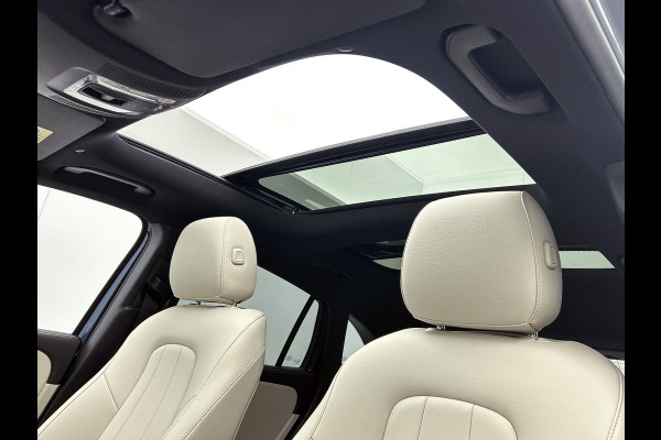 Mercedes-Benz EQA 250 Business Solution Luxury 67 kWh Panoramadak | Lichtmetalen velgen | donkerglas vanaf B style | Navigatie | Parking support | Inclusief 24 maanden MB Certified garantie voor Europa.