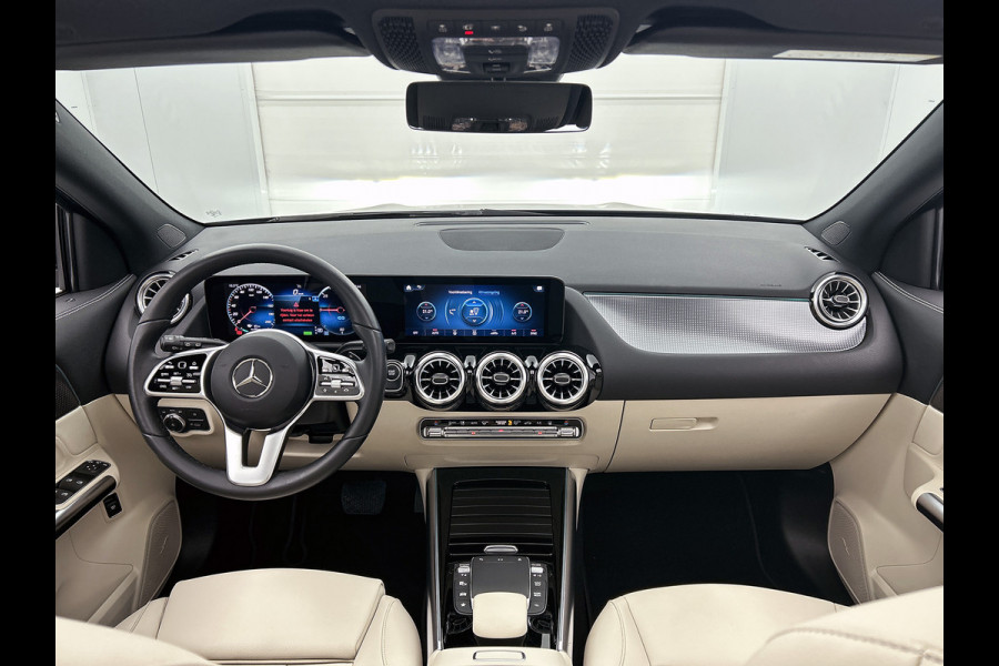 Mercedes-Benz EQA 250 Business Solution Luxury 67 kWh Panoramadak | Lichtmetalen velgen | donkerglas vanaf B style | Navigatie | Parking support | Inclusief 24 maanden MB Certified garantie voor Europa.