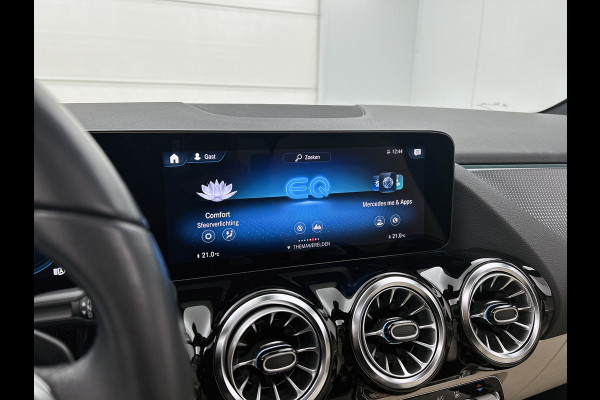 Mercedes-Benz EQA 250 Business Solution Luxury 67 kWh Panoramadak | Lichtmetalen velgen | donkerglas vanaf B style | Navigatie | Parking support | Inclusief 24 maanden MB Certified garantie voor Europa.
