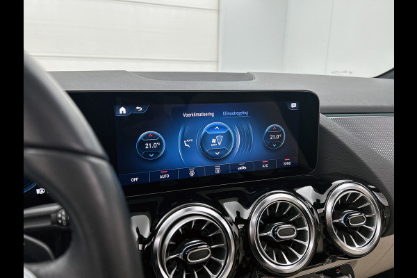 Mercedes-Benz EQA 250 Business Solution Luxury 67 kWh Panoramadak | Lichtmetalen velgen | donkerglas vanaf B style | Navigatie | Parking support | Inclusief 24 maanden MB Certified garantie voor Europa.