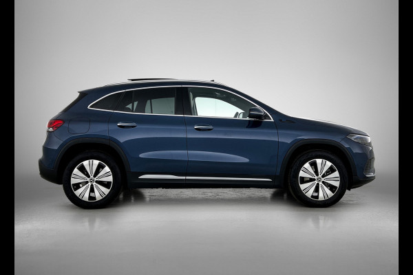 Mercedes-Benz EQA 250 Business Solution Luxury 67 kWh Panoramadak | Lichtmetalen velgen | donkerglas vanaf B style | Navigatie | Parking support | Inclusief 24 maanden MB Certified garantie voor Europa.