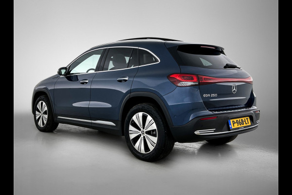 Mercedes-Benz EQA 250 Business Solution Luxury 67 kWh Panoramadak | Lichtmetalen velgen | donkerglas vanaf B style | Navigatie | Parking support | Inclusief 24 maanden MB Certified garantie voor Europa.