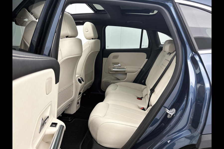 Mercedes-Benz EQA 250 Business Solution Luxury 67 kWh Panoramadak | Lichtmetalen velgen | donkerglas vanaf B style | Navigatie | Parking support | Inclusief 24 maanden MB Certified garantie voor Europa.