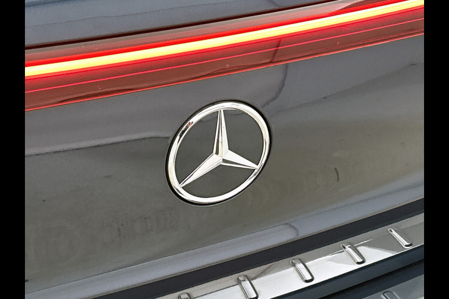 Mercedes-Benz EQA 250 Business Solution Luxury 67 kWh Panoramadak | Lichtmetalen velgen | donkerglas vanaf B style | Navigatie | Parking support | Inclusief 24 maanden MB Certified garantie voor Europa.