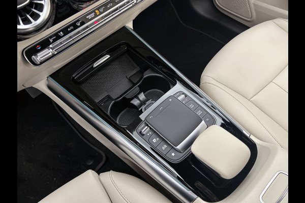Mercedes-Benz EQA 250 Business Solution Luxury 67 kWh Panoramadak | Lichtmetalen velgen | donkerglas vanaf B style | Navigatie | Parking support | Inclusief 24 maanden MB Certified garantie voor Europa.