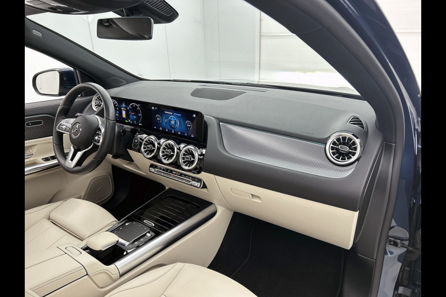 Mercedes-Benz EQA 250 Business Solution Luxury 67 kWh Panoramadak | Lichtmetalen velgen | donkerglas vanaf B style | Navigatie | Parking support | Inclusief 24 maanden MB Certified garantie voor Europa.