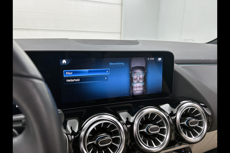 Mercedes-Benz EQA 250 Business Solution Luxury 67 kWh Panoramadak | Lichtmetalen velgen | donkerglas vanaf B style | Navigatie | Parking support | Inclusief 24 maanden MB Certified garantie voor Europa.