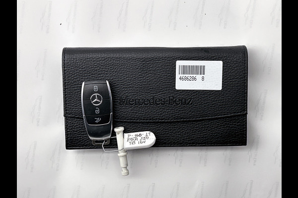 Mercedes-Benz EQA 250 Business Solution Luxury 67 kWh Panoramadak | Lichtmetalen velgen | donkerglas vanaf B style | Navigatie | Parking support | Inclusief 24 maanden MB Certified garantie voor Europa.