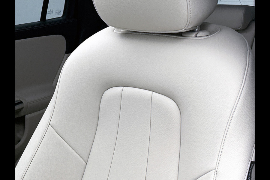 Mercedes-Benz EQA 250 Business Solution Luxury 67 kWh Panoramadak | Lichtmetalen velgen | donkerglas vanaf B style | Navigatie | Parking support | Inclusief 24 maanden MB Certified garantie voor Europa.