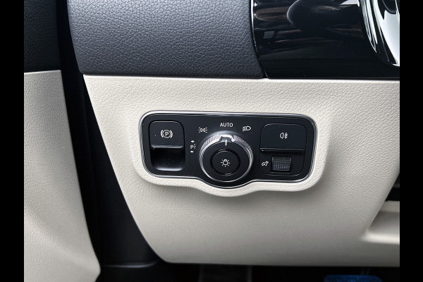 Mercedes-Benz EQA 250 Business Solution Luxury 67 kWh Panoramadak | Lichtmetalen velgen | donkerglas vanaf B style | Navigatie | Parking support | Inclusief 24 maanden MB Certified garantie voor Europa.