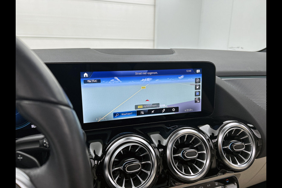 Mercedes-Benz EQA 250 Business Solution Luxury 67 kWh Panoramadak | Lichtmetalen velgen | donkerglas vanaf B style | Navigatie | Parking support | Inclusief 24 maanden MB Certified garantie voor Europa.