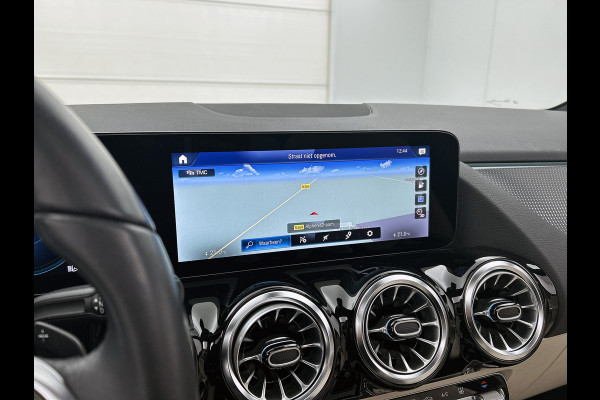 Mercedes-Benz EQA 250 Business Solution Luxury 67 kWh Panoramadak | Lichtmetalen velgen | donkerglas vanaf B style | Navigatie | Parking support | Inclusief 24 maanden MB Certified garantie voor Europa.