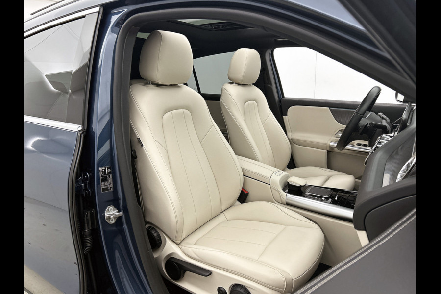 Mercedes-Benz EQA 250 Business Solution Luxury 67 kWh Panoramadak | Lichtmetalen velgen | donkerglas vanaf B style | Navigatie | Parking support | Inclusief 24 maanden MB Certified garantie voor Europa.