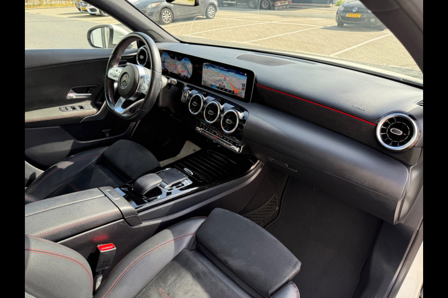 Mercedes-Benz A-Klasse 200 AMG PDC+CAM/LEER/NAVI/AMG18/PANO