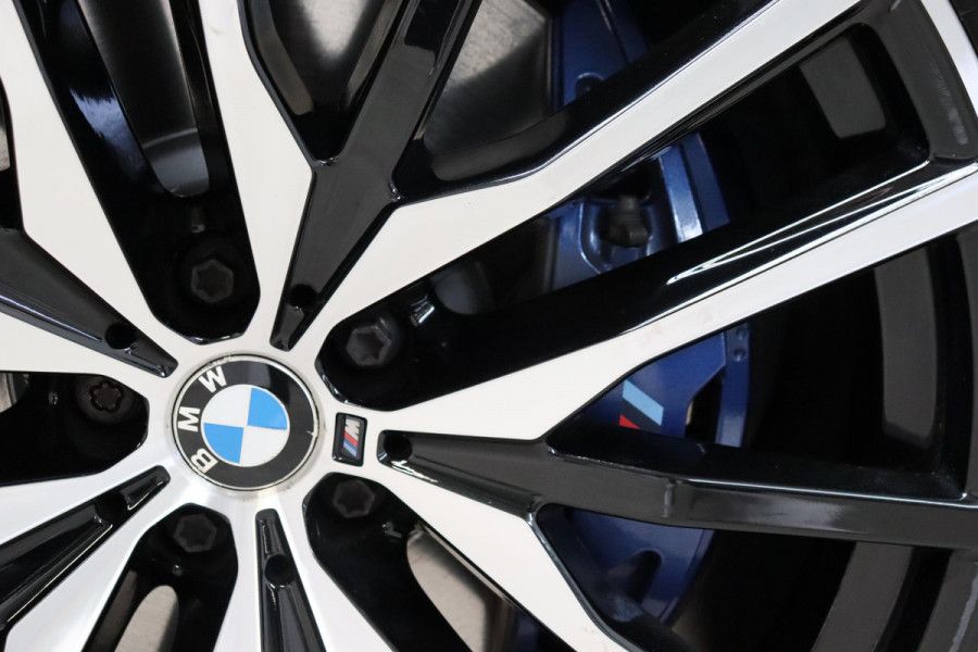 BMW X5 xDrive45e High Executive M Sport Pakket Automaat / Live Cockpit Professional / Head-Up Display / Driving Assistant Professional / Warmtecomfortpakket / Stoelventilatie / Luchtvering / 22 Inch / Panoramadak / M Sportremsysteem / Adaptieve LED-koplamp / Comfortstoelen / Shadow Line