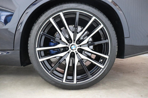 BMW X5 xDrive45e High Executive M Sport Pakket Automaat / Live Cockpit Professional / Head-Up Display / Driving Assistant Professional / Warmtecomfortpakket / Stoelventilatie / Luchtvering / 22 Inch / Panoramadak / M Sportremsysteem / Adaptieve LED-koplamp / Comfortstoelen / Shadow Line