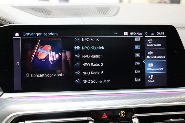 BMW X5 xDrive45e High Executive M Sport Pakket Automaat / Live Cockpit Professional / Head-Up Display / Driving Assistant Professional / Warmtecomfortpakket / Stoelventilatie / Luchtvering / 22 Inch / Panoramadak / M Sportremsysteem / Adaptieve LED-koplamp / Comfortstoelen / Shadow Line