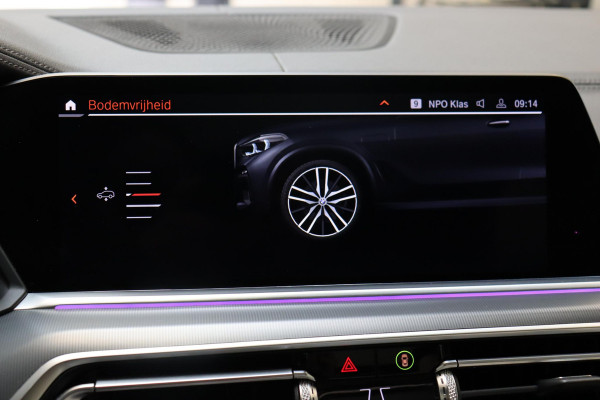 BMW X5 xDrive45e High Executive M Sport Pakket Automaat / Live Cockpit Professional / Head-Up Display / Driving Assistant Professional / Warmtecomfortpakket / Stoelventilatie / Luchtvering / 22 Inch / Panoramadak / M Sportremsysteem / Adaptieve LED-koplamp / Comfortstoelen / Shadow Line