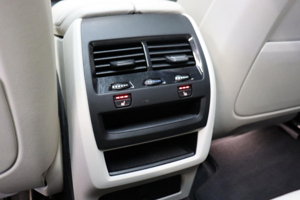 BMW X5 xDrive45e High Executive M Sport Pakket Automaat / Live Cockpit Professional / Head-Up Display / Driving Assistant Professional / Warmtecomfortpakket / Stoelventilatie / Luchtvering / 22 Inch / Panoramadak / M Sportremsysteem / Adaptieve LED-koplamp / Comfortstoelen / Shadow Line