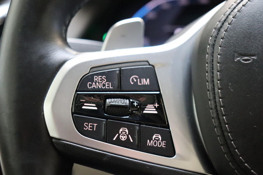 BMW X5 xDrive45e High Executive M Sport Pakket Automaat / Live Cockpit Professional / Head-Up Display / Driving Assistant Professional / Warmtecomfortpakket / Stoelventilatie / Luchtvering / 22 Inch / Panoramadak / M Sportremsysteem / Adaptieve LED-koplamp / Comfortstoelen / Shadow Line