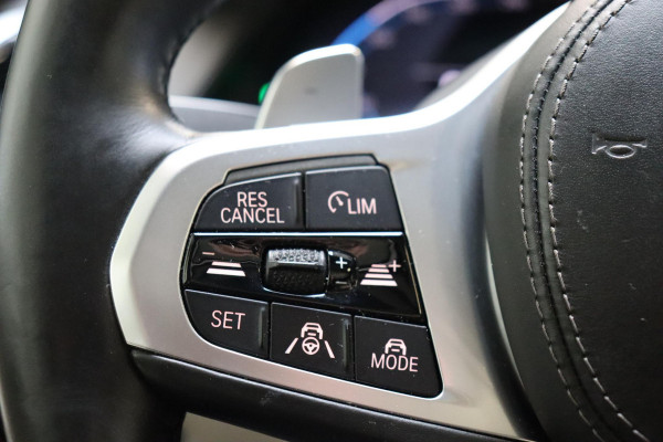 BMW X5 xDrive45e High Executive M Sport Pakket Automaat / Live Cockpit Professional / Head-Up Display / Driving Assistant Professional / Warmtecomfortpakket / Stoelventilatie / Luchtvering / 22 Inch / Panoramadak / M Sportremsysteem / Adaptieve LED-koplamp / Comfortstoelen / Shadow Line