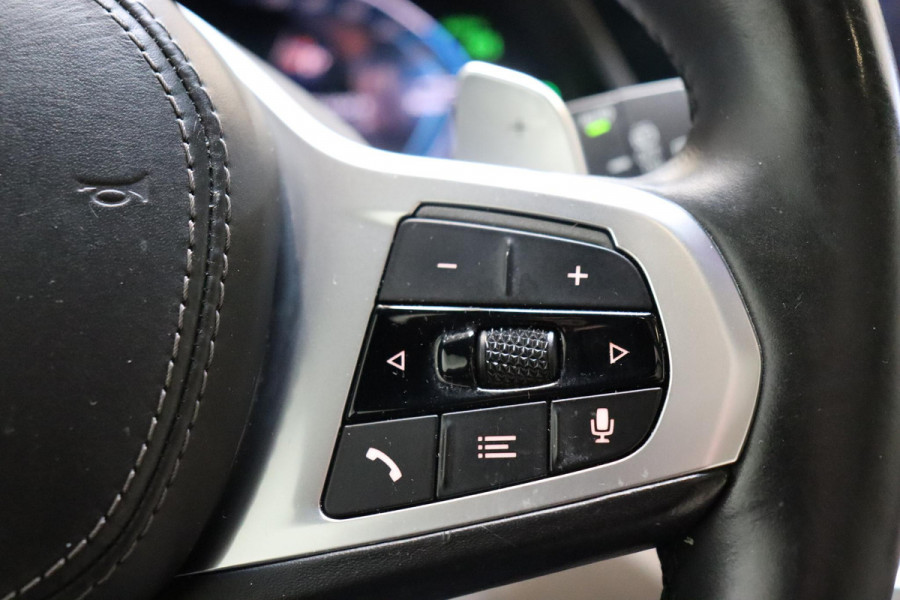 BMW X5 xDrive45e High Executive M Sport Pakket Automaat / Live Cockpit Professional / Head-Up Display / Driving Assistant Professional / Warmtecomfortpakket / Stoelventilatie / Luchtvering / 22 Inch / Panoramadak / M Sportremsysteem / Adaptieve LED-koplamp / Comfortstoelen / Shadow Line
