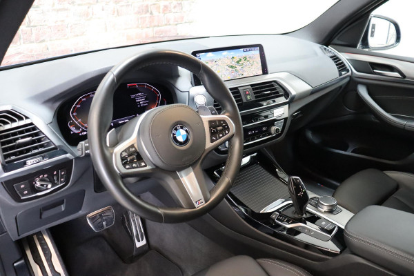 BMW X3 xDrive20i High Executive M Sport Pakket Automaat / Live Cockpit Professional / Driving Assistant Plus / Trekhaak / Adaptieve LED-koplamp / Leder / Hifi / 20 Inch / Stoelverwarming / Achteruitrijcamera / Extra Getint Glas / Shadow Line / DAB / Geluidsisolerende Ruiten
