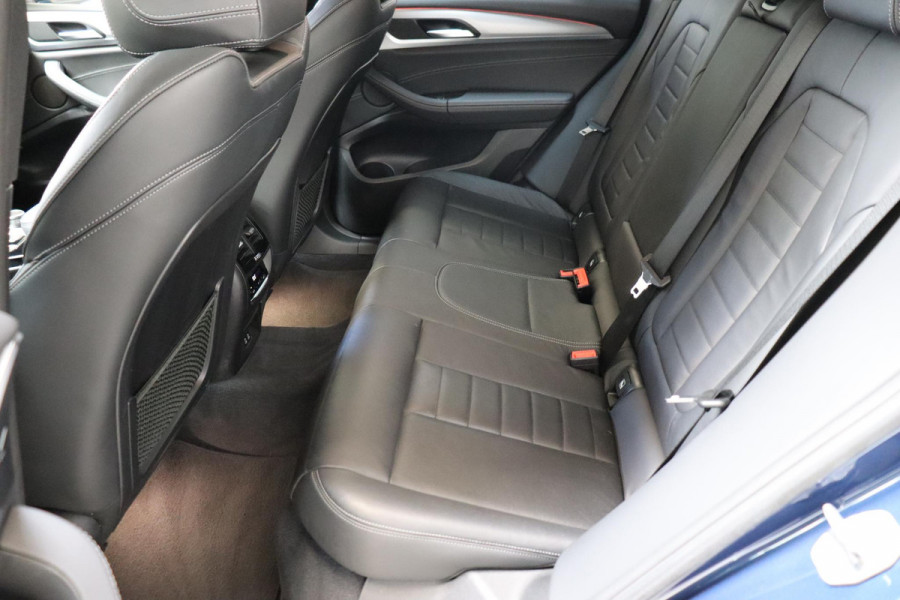 BMW X3 xDrive20i High Executive M Sport Pakket Automaat / Live Cockpit Professional / Driving Assistant Plus / Trekhaak / Adaptieve LED-koplamp / Leder / Hifi / 20 Inch / Stoelverwarming / Achteruitrijcamera / Extra Getint Glas / Shadow Line / DAB / Geluidsisolerende Ruiten