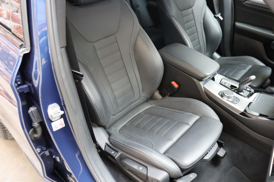 BMW X3 xDrive20i High Executive M Sport Pakket Automaat / Live Cockpit Professional / Driving Assistant Plus / Trekhaak / Adaptieve LED-koplamp / Leder / Hifi / 20 Inch / Stoelverwarming / Achteruitrijcamera / Extra Getint Glas / Shadow Line / DAB / Geluidsisolerende Ruiten