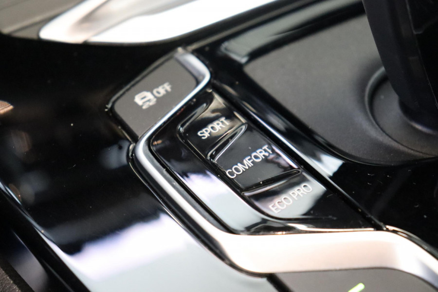 BMW X3 xDrive20i High Executive M Sport Pakket Automaat / Live Cockpit Professional / Driving Assistant Plus / Trekhaak / Adaptieve LED-koplamp / Leder / Hifi / 20 Inch / Stoelverwarming / Achteruitrijcamera / Extra Getint Glas / Shadow Line / DAB / Geluidsisolerende Ruiten