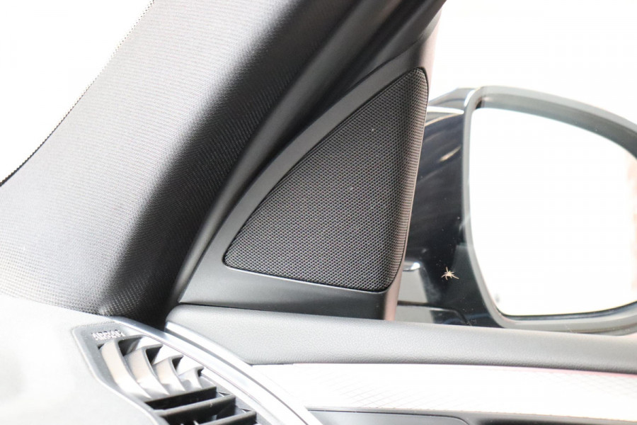 BMW X3 xDrive20i High Executive M Sport Pakket Automaat / Live Cockpit Professional / Driving Assistant Plus / Trekhaak / Adaptieve LED-koplamp / Leder / Hifi / 20 Inch / Stoelverwarming / Achteruitrijcamera / Extra Getint Glas / Shadow Line / DAB / Geluidsisolerende Ruiten