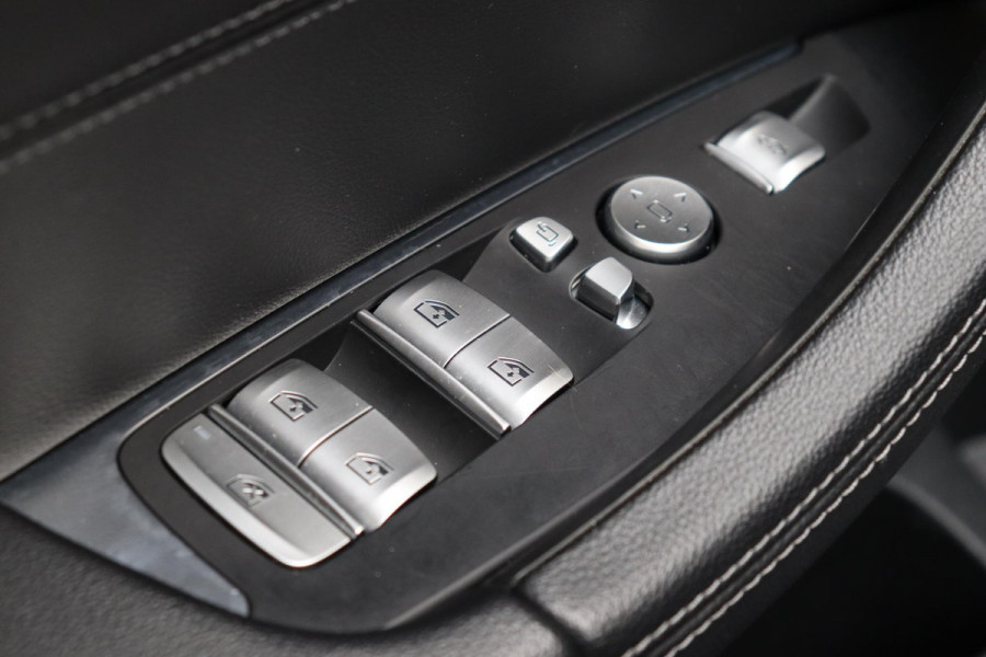 BMW X3 xDrive20i High Executive M Sport Pakket Automaat / Live Cockpit Professional / Driving Assistant Plus / Trekhaak / Adaptieve LED-koplamp / Leder / Hifi / 20 Inch / Stoelverwarming / Achteruitrijcamera / Extra Getint Glas / Shadow Line / DAB / Geluidsisolerende Ruiten