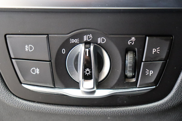 BMW X3 xDrive20i High Executive M Sport Pakket Automaat / Live Cockpit Professional / Driving Assistant Plus / Trekhaak / Adaptieve LED-koplamp / Leder / Hifi / 20 Inch / Stoelverwarming / Achteruitrijcamera / Extra Getint Glas / Shadow Line / DAB / Geluidsisolerende Ruiten