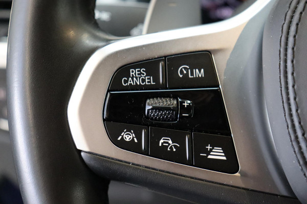 BMW X3 xDrive20i High Executive M Sport Pakket Automaat / Live Cockpit Professional / Driving Assistant Plus / Trekhaak / Adaptieve LED-koplamp / Leder / Hifi / 20 Inch / Stoelverwarming / Achteruitrijcamera / Extra Getint Glas / Shadow Line / DAB / Geluidsisolerende Ruiten