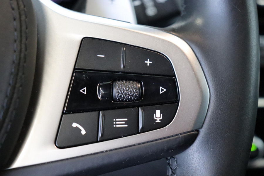 BMW X3 xDrive20i High Executive M Sport Pakket Automaat / Live Cockpit Professional / Driving Assistant Plus / Trekhaak / Adaptieve LED-koplamp / Leder / Hifi / 20 Inch / Stoelverwarming / Achteruitrijcamera / Extra Getint Glas / Shadow Line / DAB / Geluidsisolerende Ruiten