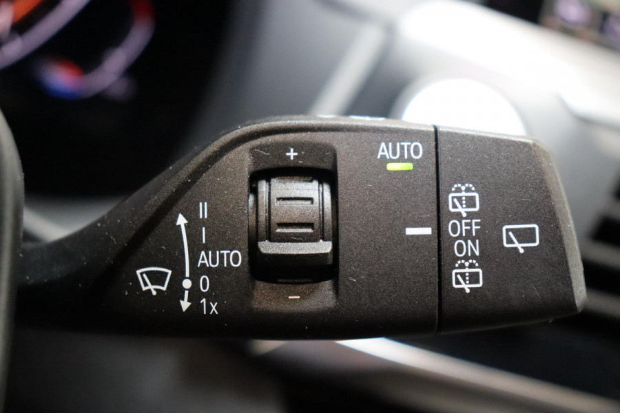 BMW X3 xDrive20i High Executive M Sport Pakket Automaat / Live Cockpit Professional / Driving Assistant Plus / Trekhaak / Adaptieve LED-koplamp / Leder / Hifi / 20 Inch / Stoelverwarming / Achteruitrijcamera / Extra Getint Glas / Shadow Line / DAB / Geluidsisolerende Ruiten
