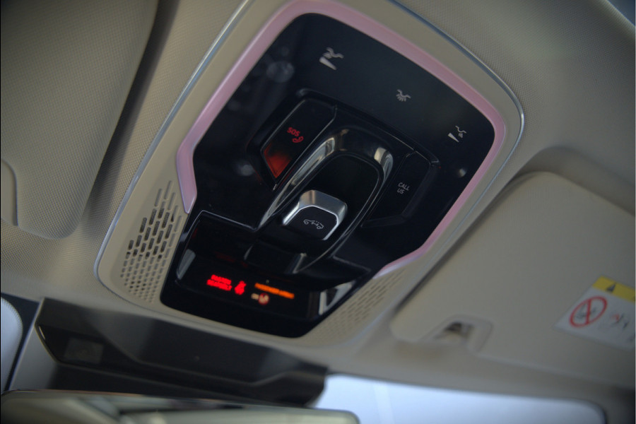 Lynk & Co 01 1.5 | Panoramadak | Stoelverwarming | Keyless | Apple Carplay | Adaptive Cruise Control | Infinity | Navigatie | Camera | Parkeersensoren