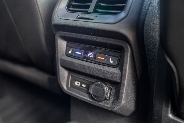 Volkswagen Tiguan 1.5 TSI R-line | FACELIFT Model 2021 | IQ Light | Stuurwielverwarming | 360 Camera| Achterbankverwarming |