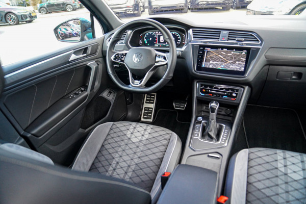 Volkswagen Tiguan 1.5 TSI R-line | FACELIFT Model 2021 | IQ Light | Stuurwielverwarming | 360 Camera| Achterbankverwarming |