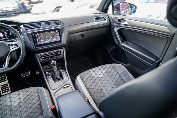Volkswagen Tiguan 1.5 TSI R-line | FACELIFT Model 2021 | IQ Light | Stuurwielverwarming | 360 Camera| Achterbankverwarming |