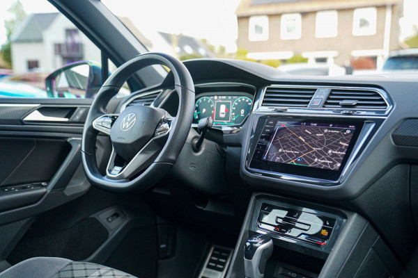 Volkswagen Tiguan 1.5 TSI R-line | FACELIFT Model 2021 | IQ Light | Stuurwielverwarming | 360 Camera| Achterbankverwarming |