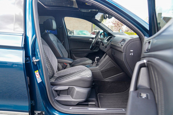 Volkswagen Tiguan 1.5 TSI R-line | FACELIFT Model 2021 | IQ Light | Stuurwielverwarming | 360 Camera| Achterbankverwarming |