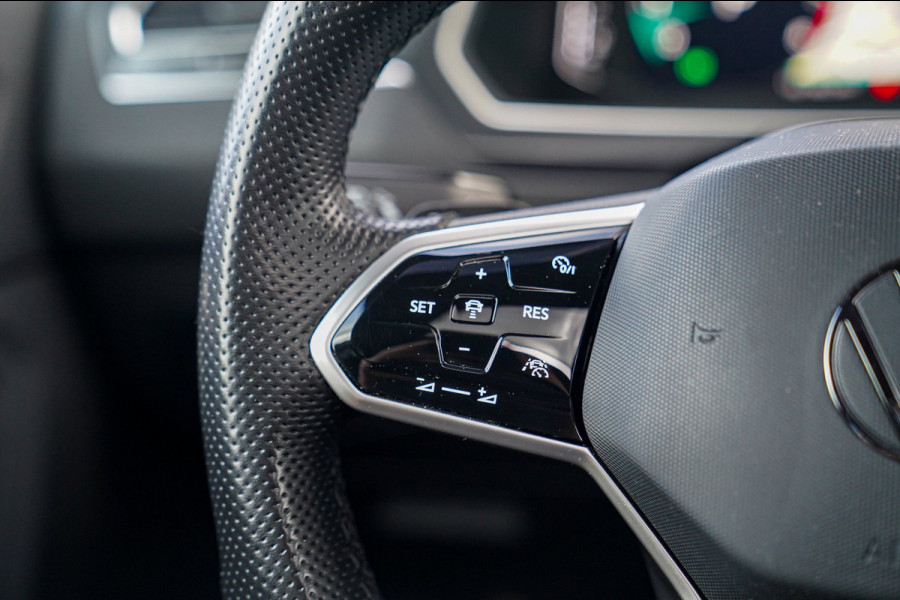 Volkswagen Tiguan 1.5 TSI R-line | FACELIFT Model 2021 | IQ Light | Stuurwielverwarming | 360 Camera| Achterbankverwarming |