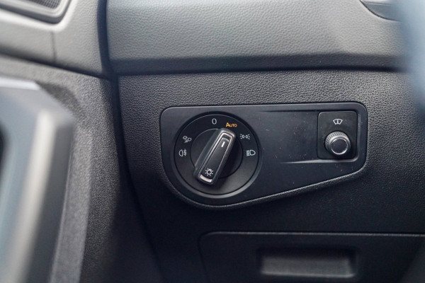 Volkswagen Tiguan 1.5 TSI R-line | FACELIFT Model 2021 | IQ Light | Stuurwielverwarming | 360 Camera| Achterbankverwarming |