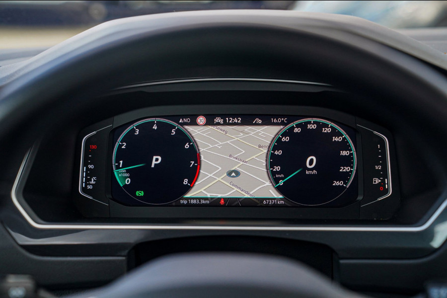 Volkswagen Tiguan 1.5 TSI R-line | FACELIFT Model 2021 | IQ Light | Stuurwielverwarming | 360 Camera| Achterbankverwarming |