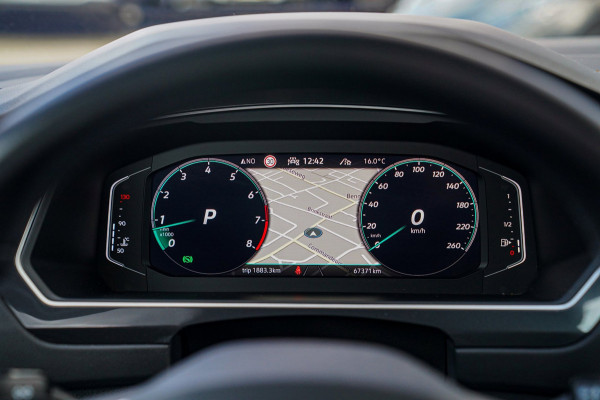 Volkswagen Tiguan 1.5 TSI R-line | FACELIFT Model 2021 | IQ Light | Stuurwielverwarming | 360 Camera| Achterbankverwarming |