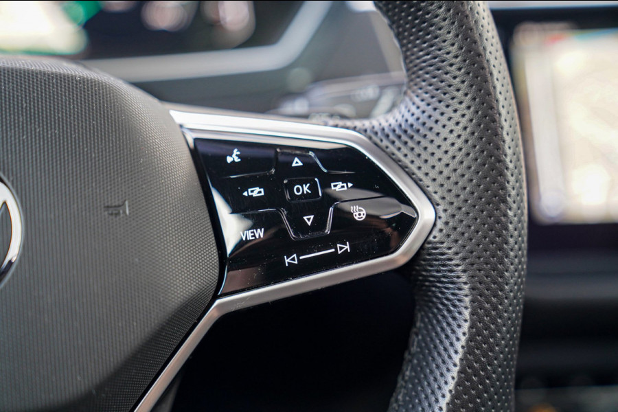 Volkswagen Tiguan 1.5 TSI R-line | FACELIFT Model 2021 | IQ Light | Stuurwielverwarming | 360 Camera| Achterbankverwarming |