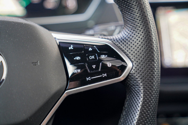 Volkswagen Tiguan 1.5 TSI R-line | FACELIFT Model 2021 | IQ Light | Stuurwielverwarming | 360 Camera| Achterbankverwarming |